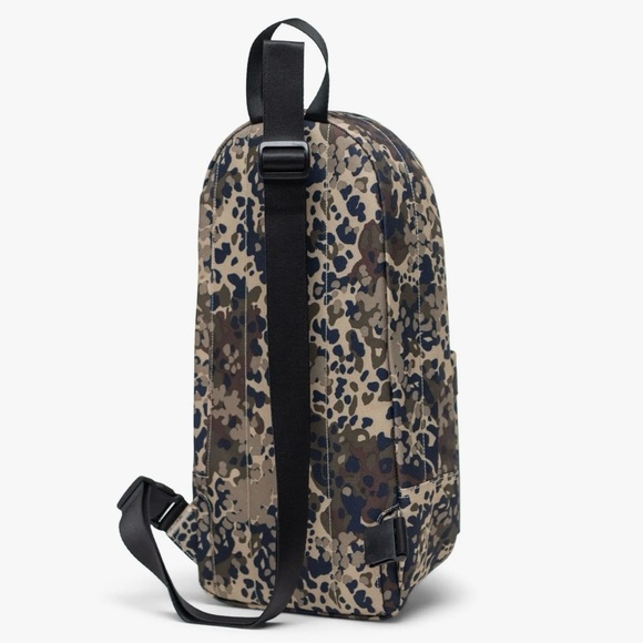 NWT: Herschel Heritage Shoulder Bag (Camo) - Picture 4 of 6